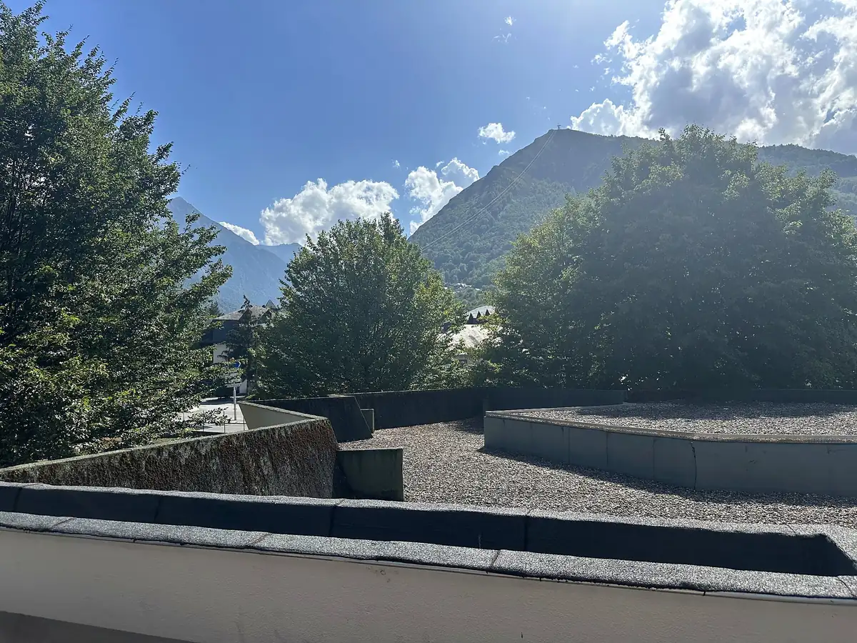 La route qui monte vers le Pla d'Adet depuis la vallée d'Aure
